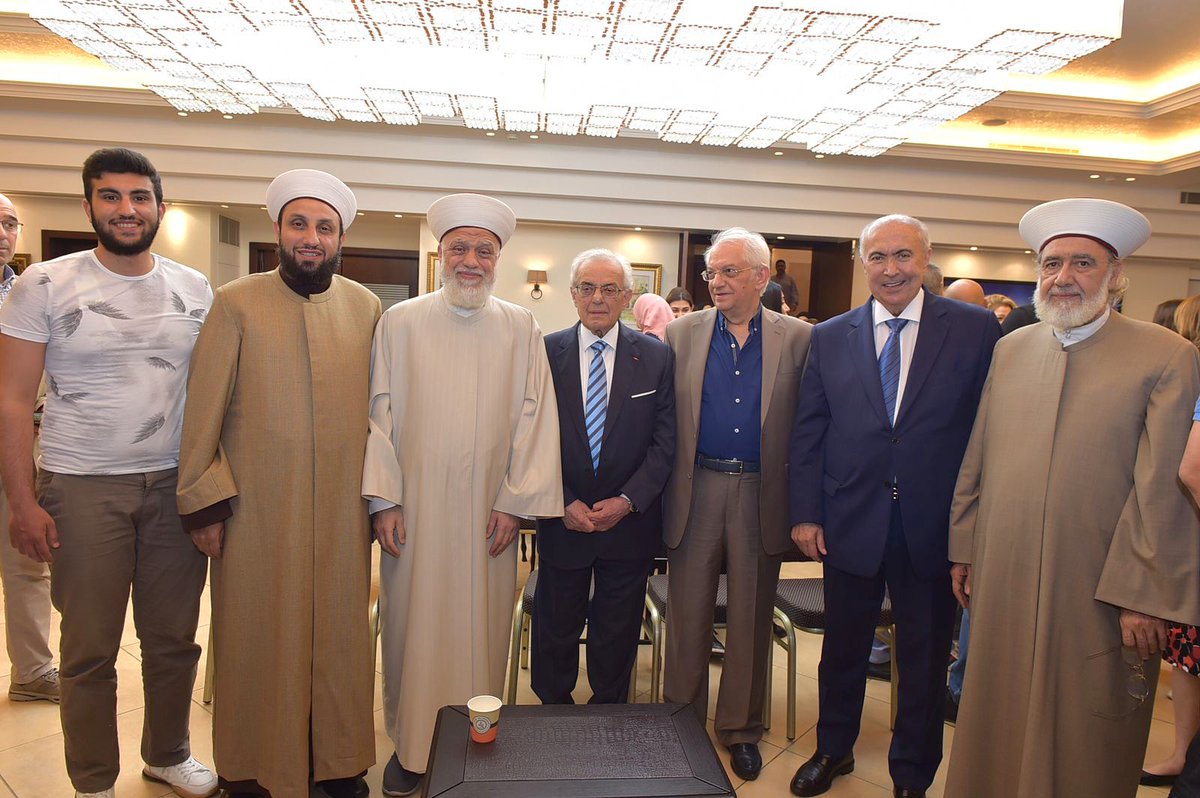 hizibalhiwar's tweet photo. استقبل رئيس حزب الحوار الوطني النائب فؤاد مخزومي في دارته اليوم وفدًا من المهنئين والمحبين، بحضور أعضاء لائحة #بيروت_بدها_قلب.
@fmakhzoumi https://t.co/25LYOR1DUz