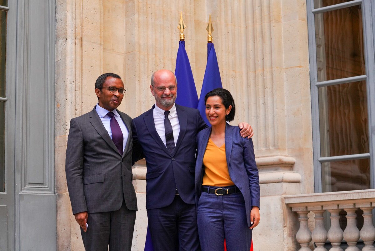 « Devoir fait »! 
Merci à tous.
Vive notre école! Vive la République et vive la France!  🇫🇷