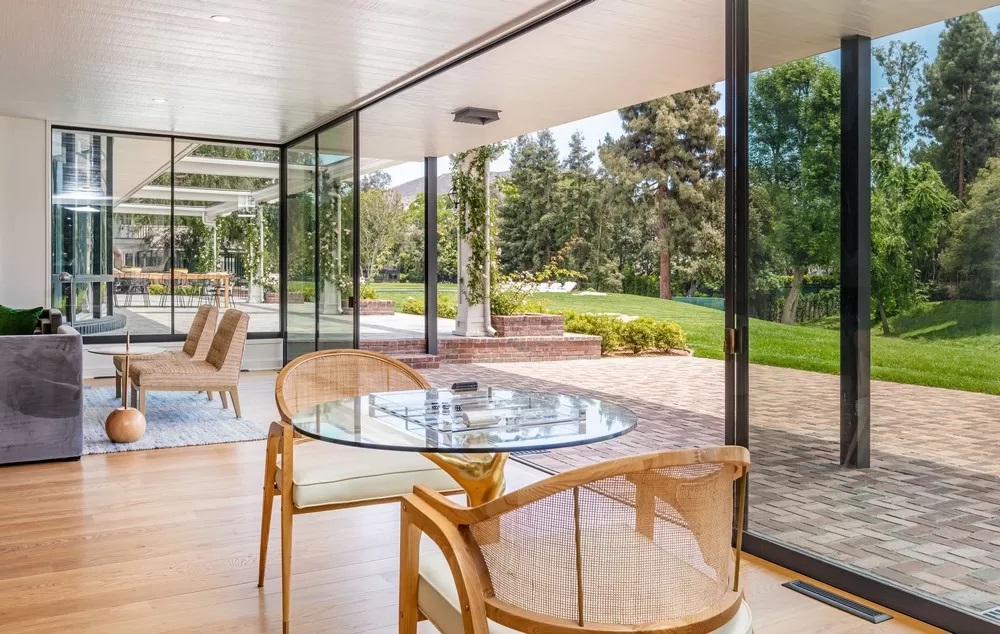e_architect's tweet photo. What was Bob Hope’s full-time home in Toluca Lake, Los Angeles, for sale at $29 million!
https://t.co/hHbKSa4nzE
#LuxuryHouse #PrivateGolfCourse #LosAngeles #CaliforniaHome #interior https://t.co/3l2yfe4cSd
