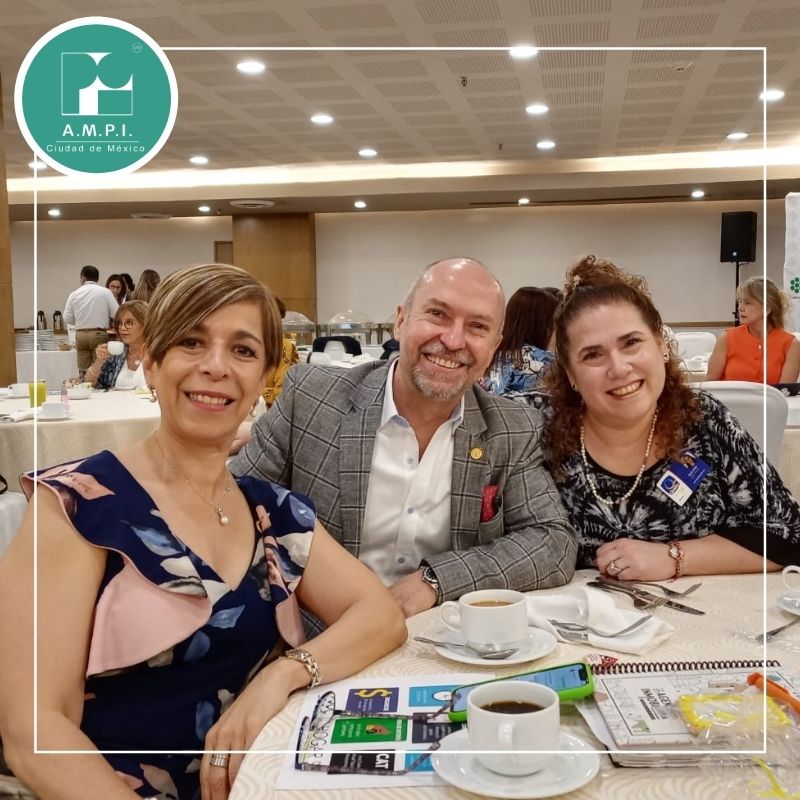 ampicdmx's tweet photo. Nuestra Presidenta Laura Zazueta y los Consejeros Rocío Uribe y Felipe Cuevas asistieron al desayuno de capacitación de #tuhogarsi quienes participan activamente en #AMPIcdmx como Asociados 👏 https://t.co/3nOVijDhTr