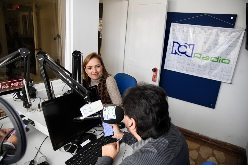 CarmenLigiaV's tweet photo. Nos alegra mucho compartir con los ciudadanos noticias como el lanzamiento de #TECDigital, los #CentrosDigitales con los que contará el departamento, y programas a los que pueden acceder como #VendeDigital, @EnTICconfio, entre otros. https://t.co/6Tatu90K5d