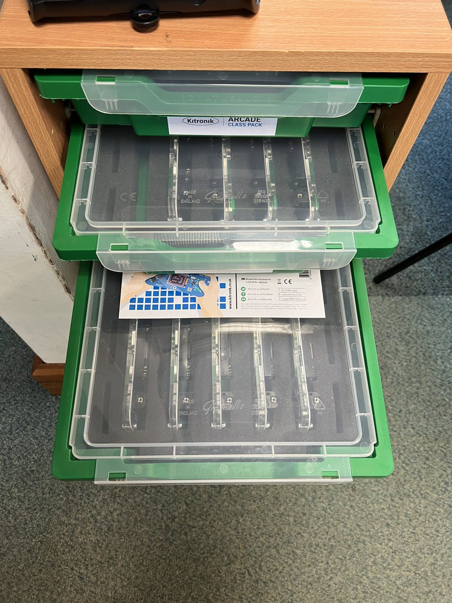 CyfBrynrefail's tweet photo. Ychydig o newidiadau yn wythnosau diwethaf: makespace, adnoddau allan i’w defnyddio a teledu sydd yn gysylltiedig gyda cyfrifiadur athro ac airplay (heb arbrofi hwnna hyd at hyn!) https://t.co/H6m3npkV1A