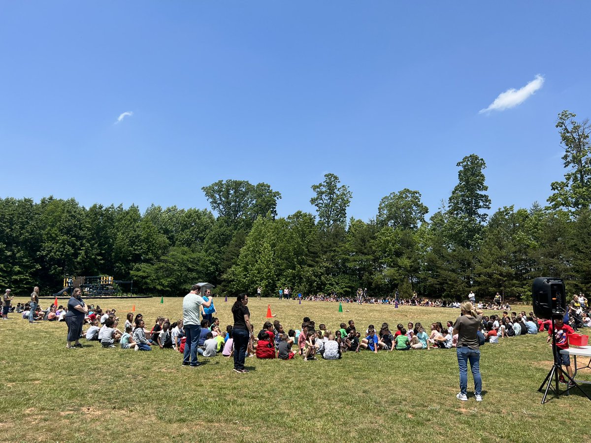 Smith_Seabees's tweet photo. We ended our #Survivor Fun Fridayβs with an EOG pep rally! 3-5 grade teachers had a relay race and K-2 students made cheers for each grade level! Our 3-5 grade students are ready to #rockthattest !! ππππΌ #seabeeready #funfriday @ABSSPublic https://t.co/024qYtXwWe