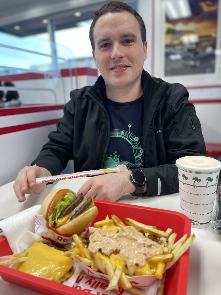 MarqueeCrew's tweet photo. Hey @llamasayswhat ! This is how to properly break from #conferencefood #alteryxinspire22 https://t.co/vZrZ1ids04