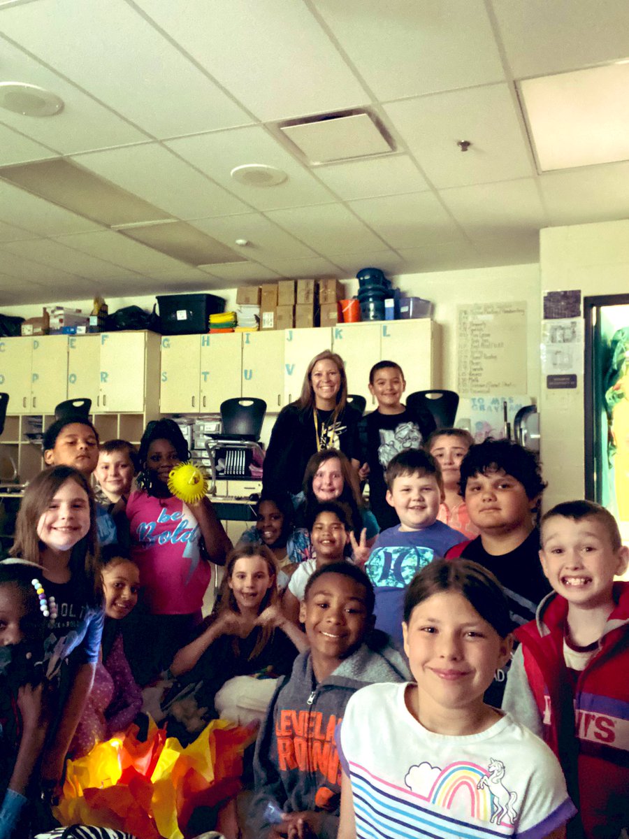 MeganGWCS's tweet photo. Camp Day!!! 🔦 🏕❤️ #Countdown #lincolnPrideWCS @warrenschools https://t.co/JOwfd33AIi