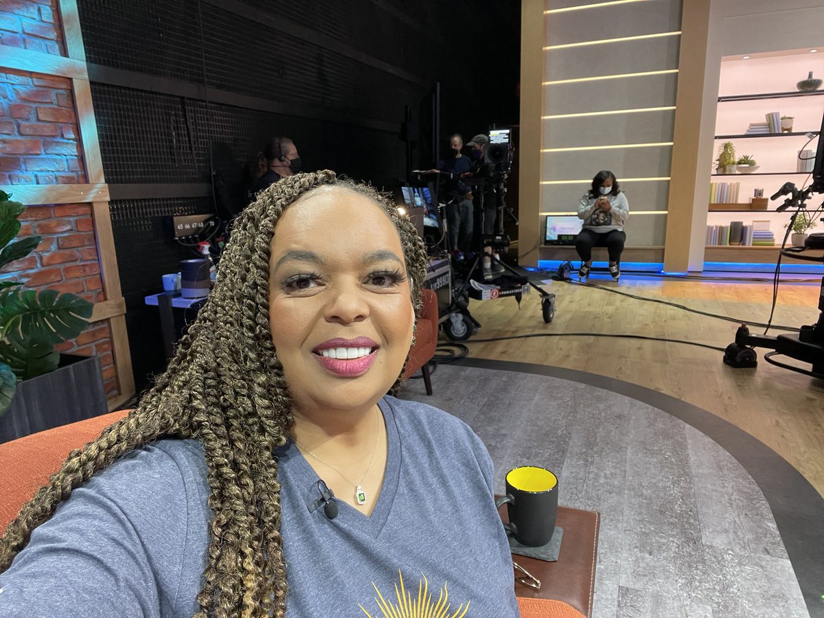 Karuana's tweet photo. Back at #MicrosoftStudio rehearsing for #MicrosoftBuild We have four great #IntoFocus sessions going deeper in our tech. Join us! https://t.co/4rrBQdMSru