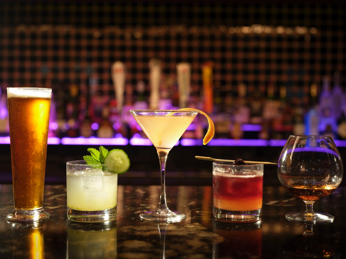 HyattNyc's tweet photo. Happy Friday! We hope you venture out to enjoy NYC but always end the night with us.🥰As guests, enjoy a complimentary wine glass, Monday - Friday, 5 PM- 7 PM at our Centric Bar &amp; Grill. 
Stay with us, where you are in #theCenterOfEverything 📍 https://t.co/1gy5GQqgic
