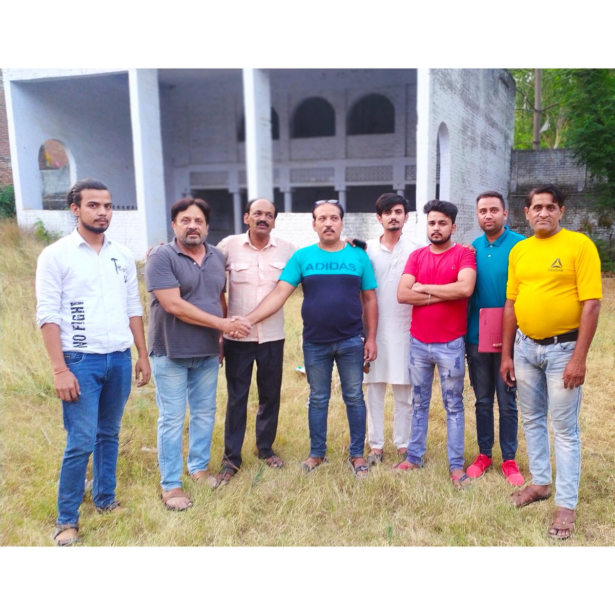 Shadab_Abdi's tweet photo. सहारनपुर प्रशासन का दिल से शुक्रिया!
परसों एक ओर वक्फ की हमारी सबसे बड़ी जीत हुई छोटे इमाम बाड़े के बाद वक्फ कर्बला सहारनपुर का चार्ज प्रशासन द्वारा दिलाया मेरे भतीजे Talib Zaidi मुतवल्ली को। मौलाना कल्बे जवाद सहाब व अली ज़ैदी सहाब चेयरमैन यूपी शिया सेन्ट्रल वक्फ बोर्ड. https://t.co/sGuCBbqRdD