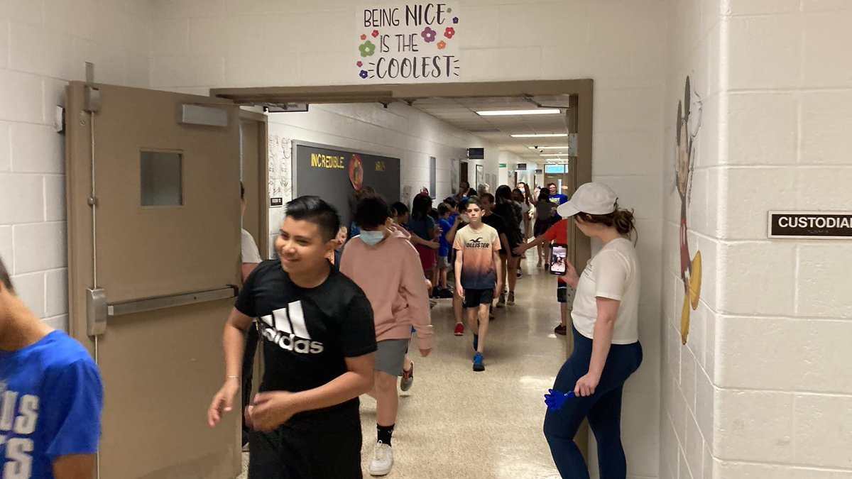RockhillES's tweet photo. And our 5th graders joined for the final lap.... great job Raccoons! @SCPSchools #RESLearnLeadSucceed https://t.co/8ZAYe9wIc5