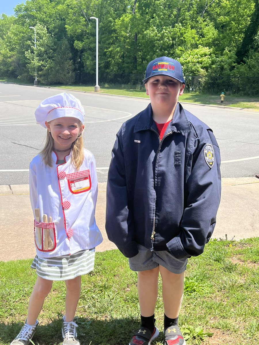 DouglassElemen1's tweet photo. It’s “career day” for our 2nd graders at Douglass Elementary! Doctors, policeman, chef’s, baseball players, oh my! It’s always a great day to be an Eagle! @RCS_NC https://t.co/HQZFvywxX9