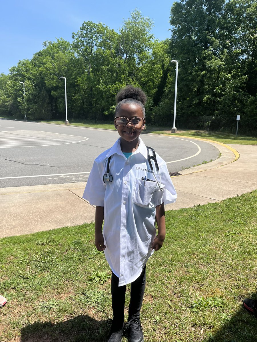 DouglassElemen1's tweet photo. It’s “career day” for our 2nd graders at Douglass Elementary! Doctors, policeman, chef’s, baseball players, oh my! It’s always a great day to be an Eagle! @RCS_NC https://t.co/HQZFvywxX9