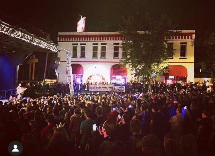 Showboat_Saloon's tweet photo. SWING CREW Outside 10pm-230am
Showboat Saloon Wisconsin Dells
#Automotion2022 #StateDarts https://t.co/WAzdt1dEQo