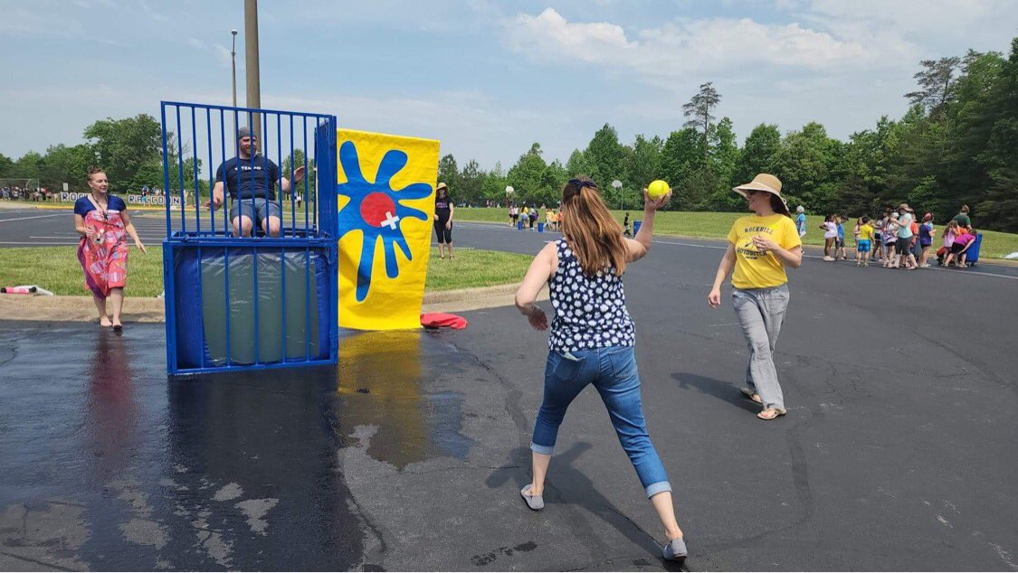 RockhillES's tweet photo. Field Day was a great success! Thank you to our volunteers and our staff! @SCPSchools #RESLearnLeadSucceed https://t.co/O4sM0imOuQ