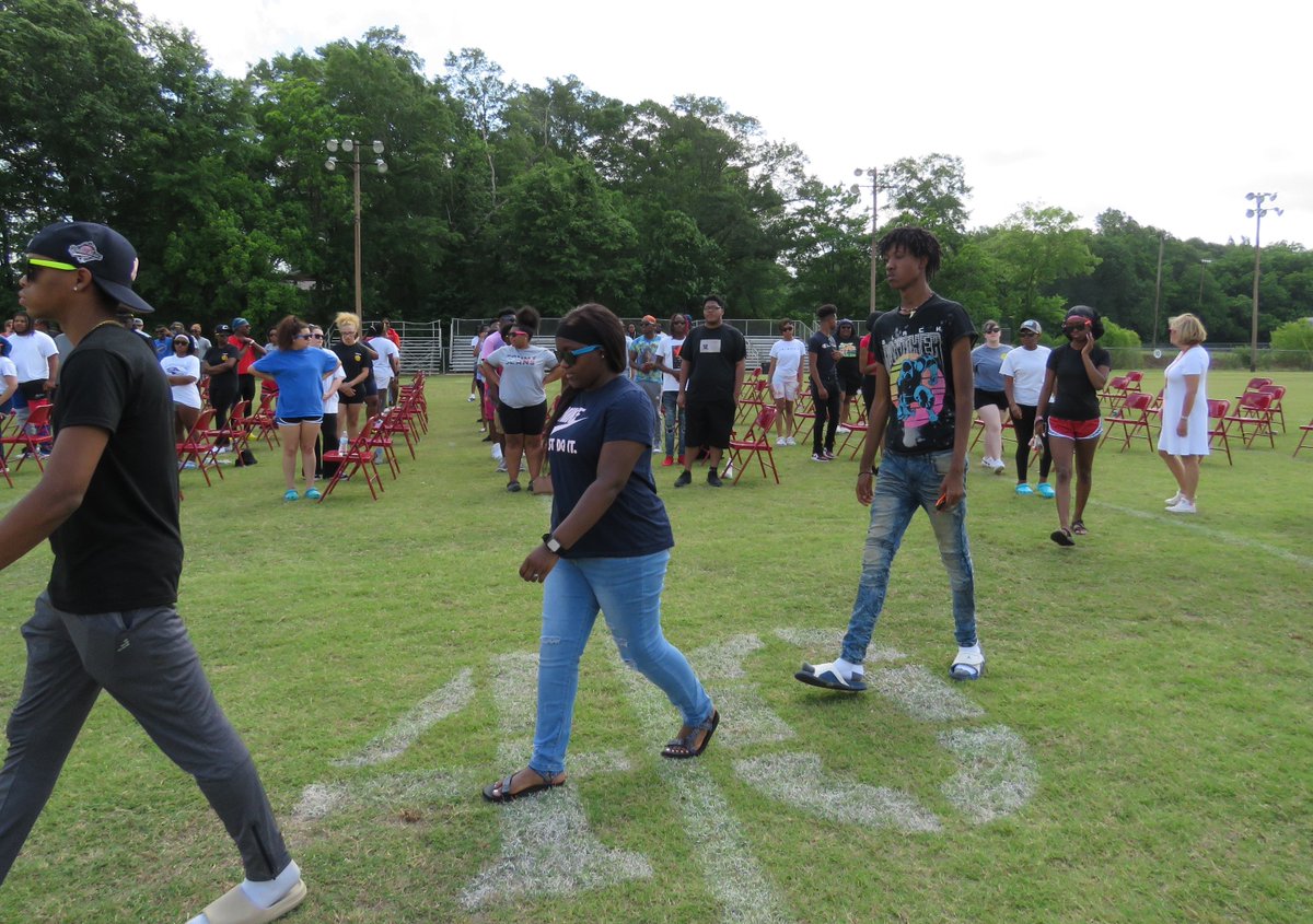 LeeCoSchools_MS's tweet image. Shannon High's #Classof2022 got last-minute instructions this morning for tomorrow night's graduation ceremony. 🎓
SHS seniors will say farewell on the SHS football field Saturday at 7:00pm. 
#graduationtime
#RedRaiderFamily