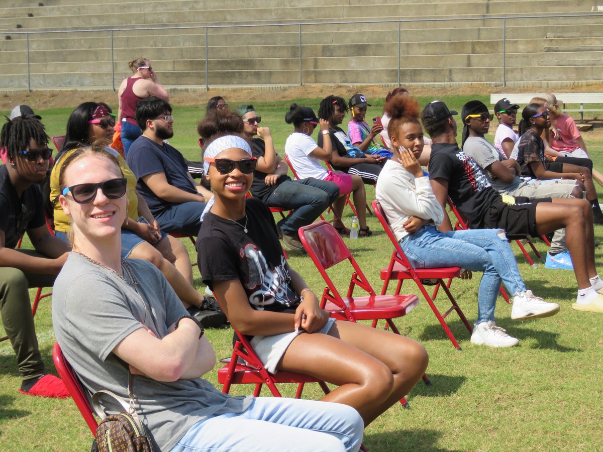 LeeCoSchools_MS's tweet image. Shannon High's #Classof2022 got last-minute instructions this morning for tomorrow night's graduation ceremony. 🎓
SHS seniors will say farewell on the SHS football field Saturday at 7:00pm. 
#graduationtime
#RedRaiderFamily
