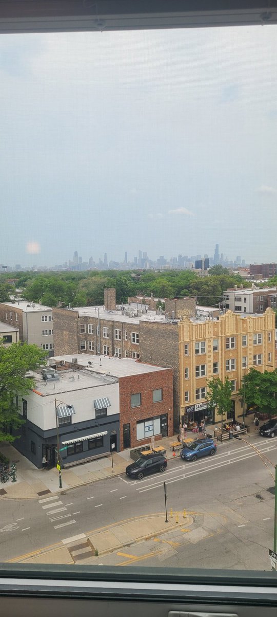 Many congrats to <a href="/BickerdikeRC/">Bickerdike</a> on their new affordable housing development! This project sets a high standard for equitable, transit-oriented development, creates 100 new homes in Logan Square, in the face of displacement and gentrification. Amazing! #celebrateemmett