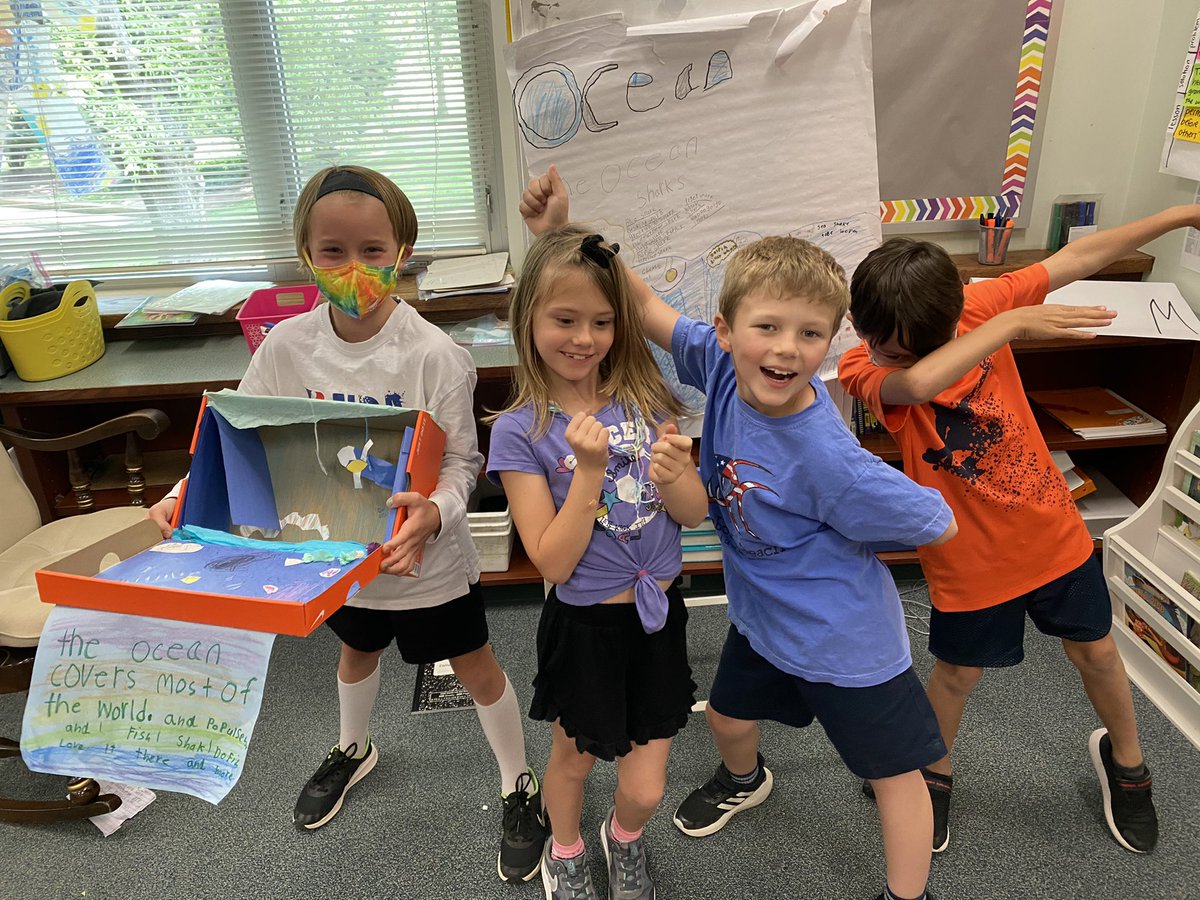 Miss Aronson's Sunflowers 💛 tweet media