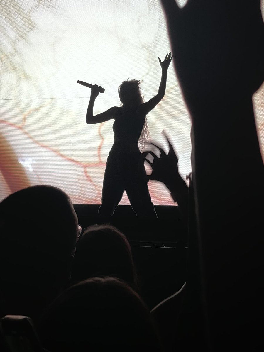 caylortook_'s tweet photo. I will never stop talking about this @halsey https://t.co/fWfVlwfnGn