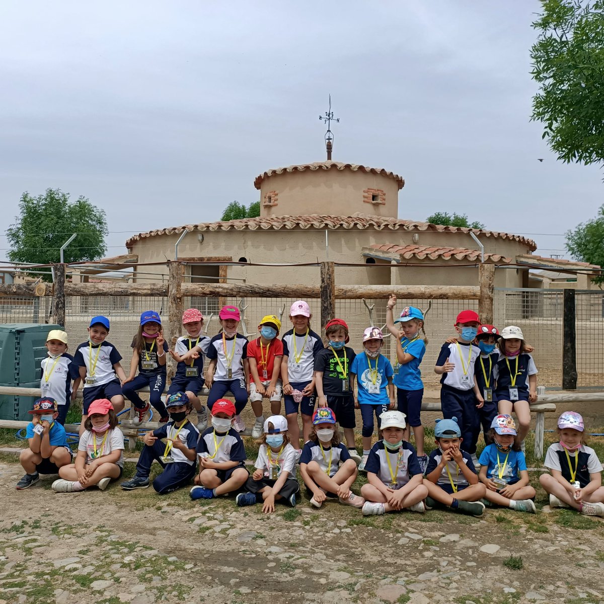 MSalCha's tweet photo. 👣 ¡Volvemos a retomar nuestras salidas culturales de final de curso!
Los mayores de infantil han visitado 'La Era de las Aves'. Un pequeño #parquezoológico de animales que han sido abandonados o recogidos tras un accidente en su medio natural. Sin duda... ¡Una gran experiencia! https://t.co/quqtEGFh64