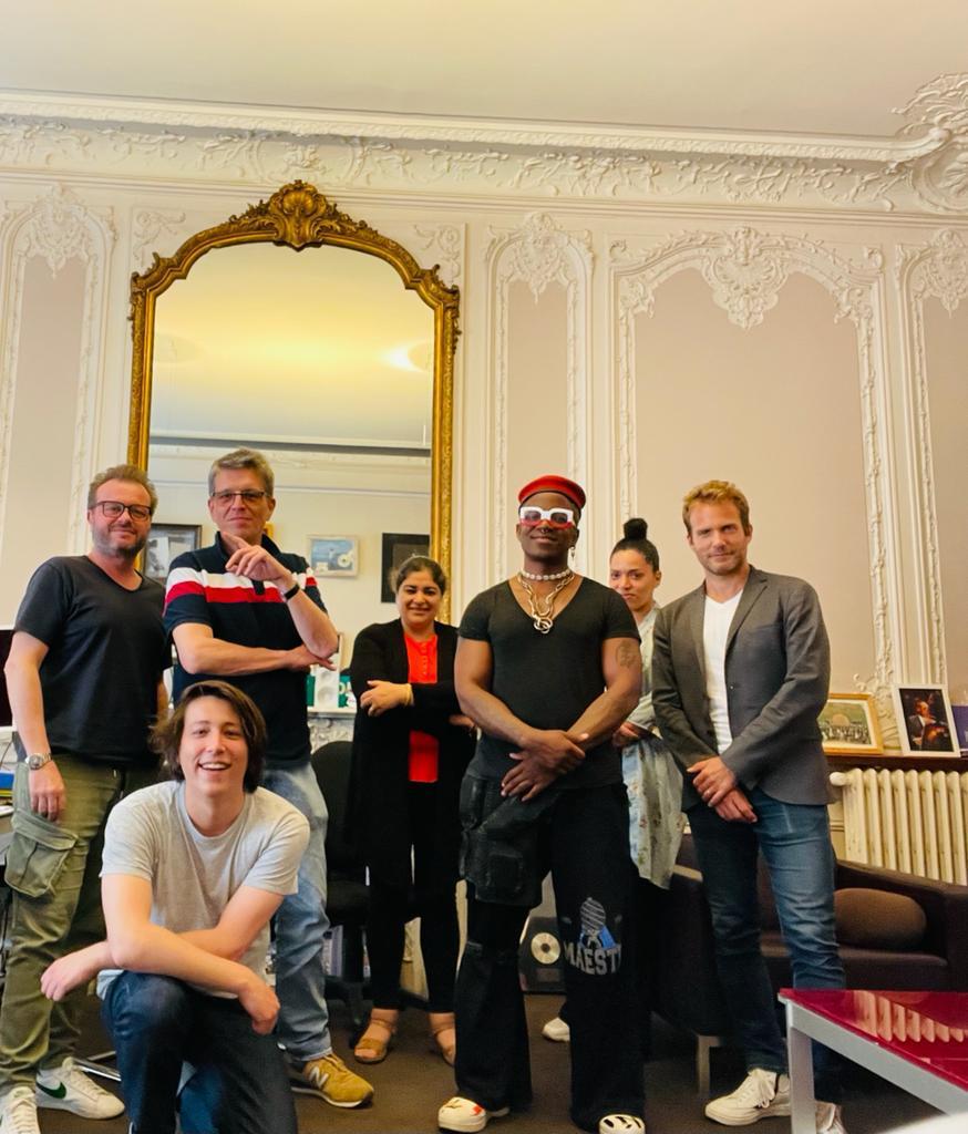 likodaprod's tweet photo. Nous sommes heureux de vous annoncer la signature d'une collaboration en coédition musicale entre @likodaprod (représentée ici par son directeur général @blickbassy) et la société française @peermusicFrance de @Bru_Lion

Plus d'informations à venir...🫱🏿‍🫲🏻 https://t.co/oCRhD8wSLj