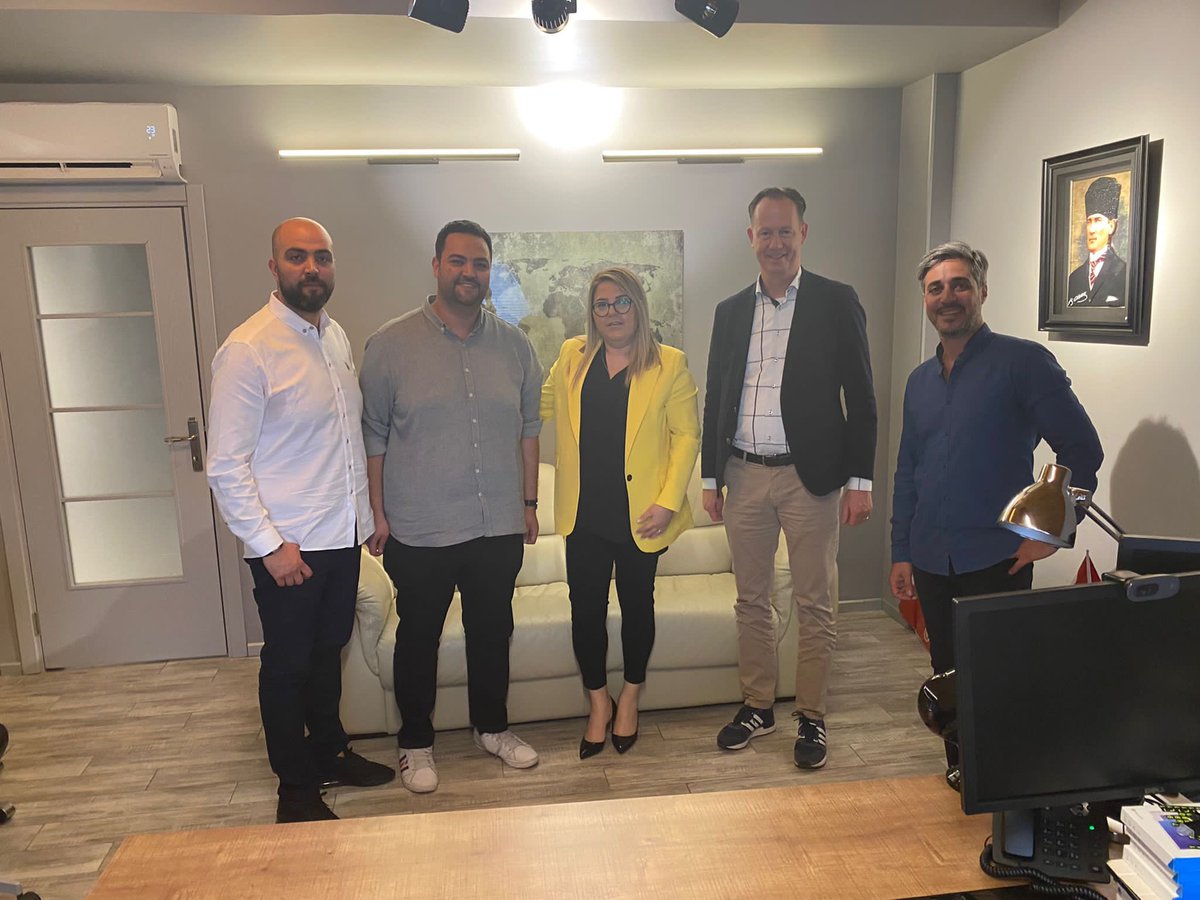 franchisecmpny's tweet photo. Avrupa’nın Lider Premium Lojistik Markası Flash Europe Türkiye’de büyümeye devam ediyor. Flash Türkiye Manisa şubesi için imzalar atıldı. Girişimcilerimize hayırlı uğurlu olsun …@flasheuropeturkey
#manisa #lojistik #flash #flashglobal #franchise #franchising #minivan https://t.co/X0LzejI9vO