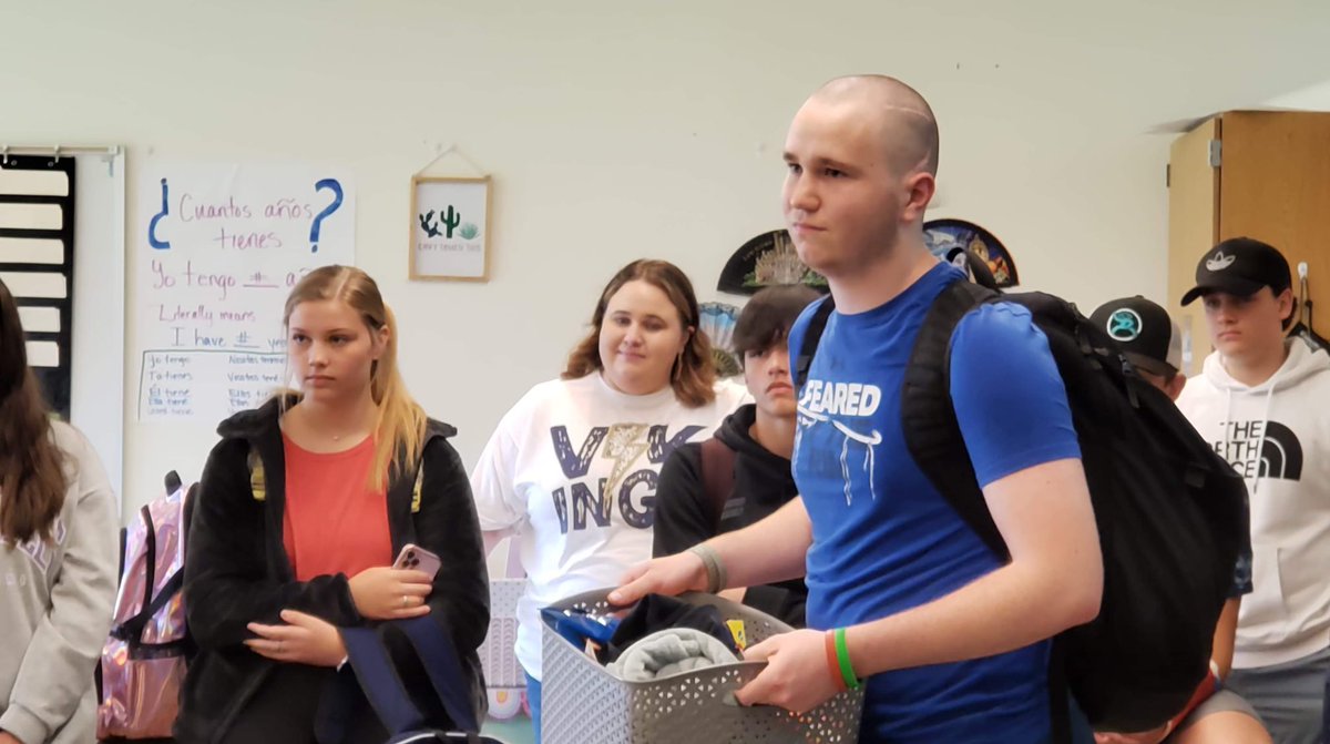 TV_Vikes's tweet image. .@TVHS_VIKINGS student Mason Holbein is about to undergo his second brain surgery so some students &amp;amp; staff made sure he felt love from his Viking family before he wrapped up his last day. They surprised him with a clap out &amp;amp; Cameo video from former Browns Coach Hugh Jackson. 💙💛