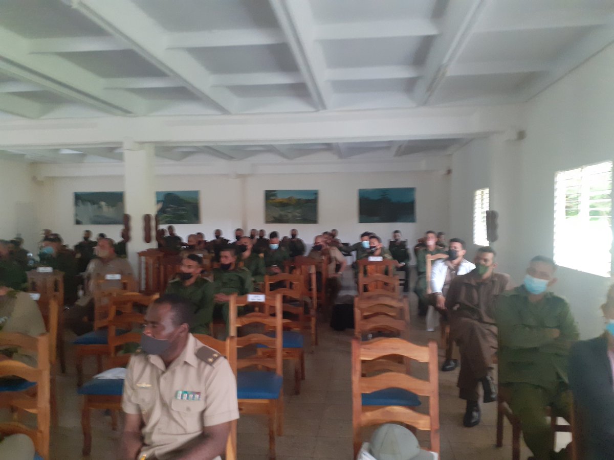 Osmani60129039's tweet photo. Se realiza en una Unidad Militar de la Defensa Anti aera del @CentralEjercito , lanzamiento de un libro , como parte de la Feria internacional del libro en nuestro pais. @MinfarC #Cubalee #GuerrillerosVillaclareños https://t.co/6cU55IfDS7