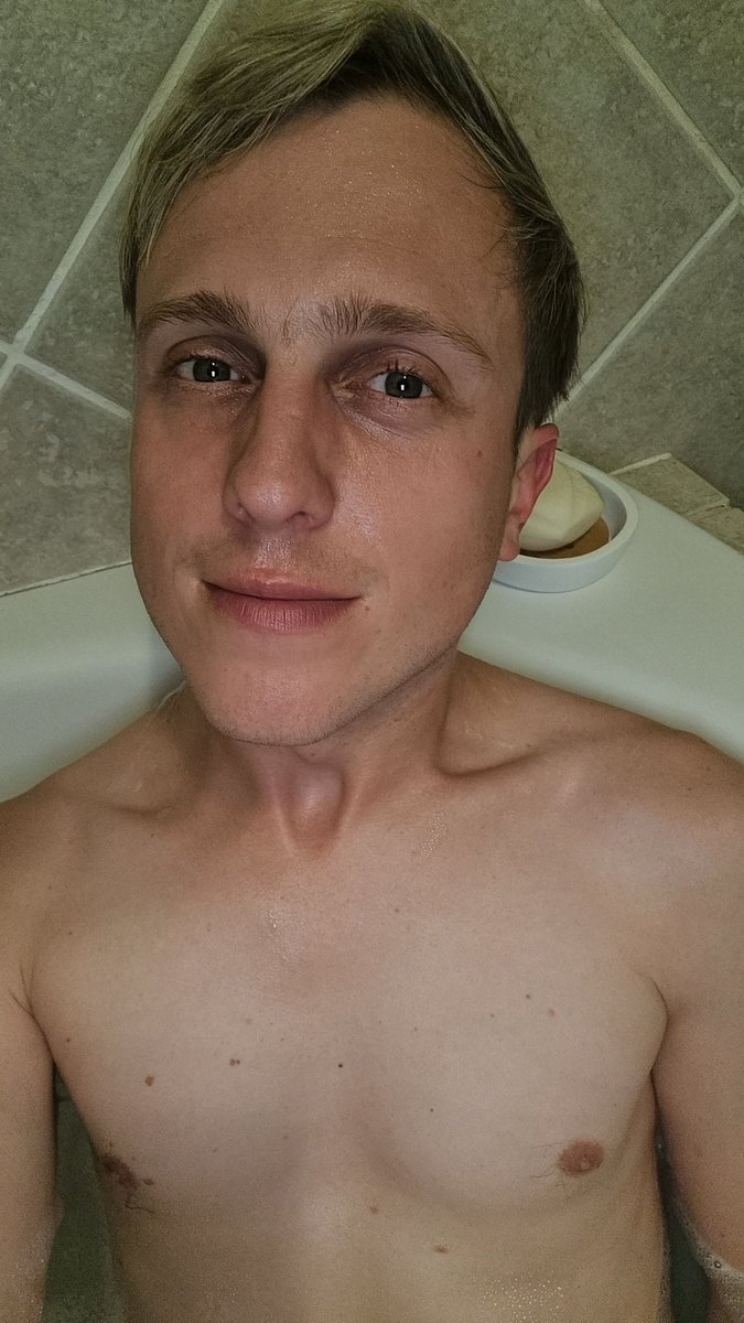 Mossie1989's tweet photo. Nothing as relaxing and to soothe the mind as a warm bath on a chilly evening

#weekend #gay #healing #TGIF https://t.co/hK7dMlceDl