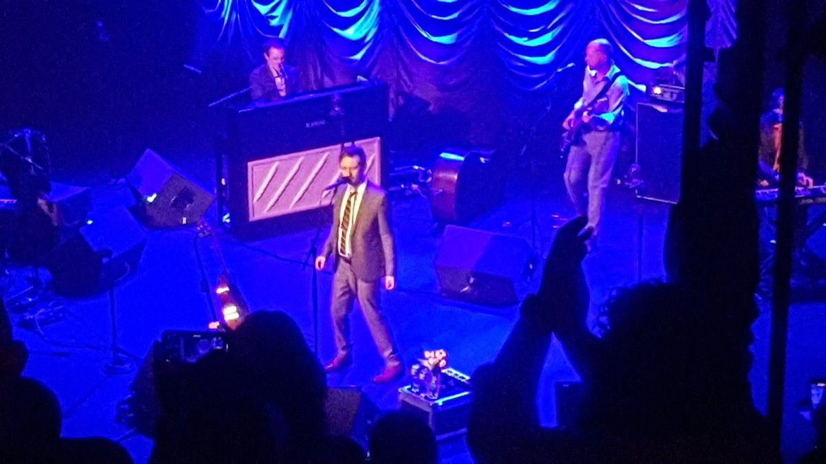 Sicorvin's tweet photo. @divinecomedyhq it's the stance.....hold it in....or let it go....amazing gig!!! Bravo for lasting https://t.co/6lGMxUaNsU