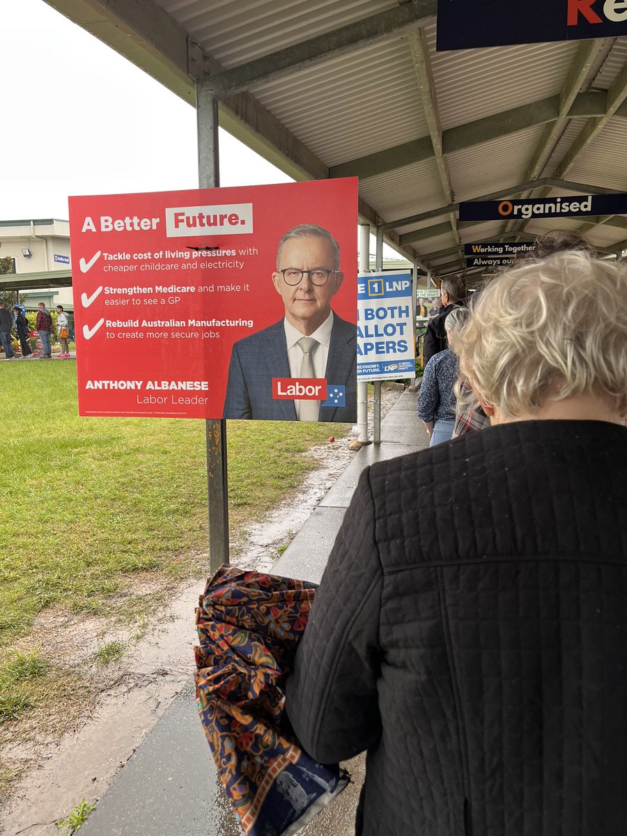 Cold wet morning but still a great privilege to be part of a democracy. My candidate is obvious considering #Scomo has been horrible for #higered #ClimateCrisis #AusVotes22 #AlboForPM