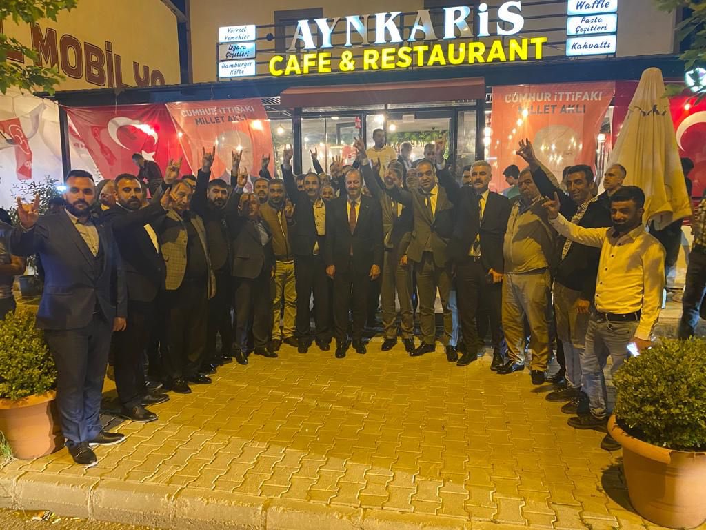 TmrOsmanagaoglu's tweet photo. 1. Adım Adım 2023;İlçe İlçe Anlatma ve Aydınlatma Programımız kapsamında; MYK Üyelerimiz @GonultasEyup @ademyurdagul @bhdralprn @mbesirtatar,İl Bşk. @cihankayaalp5 ve İlçe Bşk. Abdulhamit Aruser ile Hani’ye Liderimiz Sn. Devlet Bahçeli’nin selamlarını götürdük. https://t.co/RrRGZ5JL9k