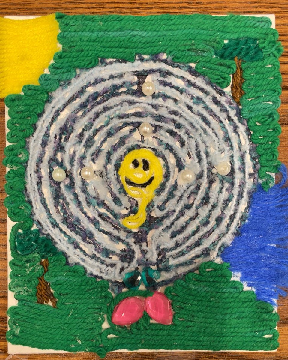 mrsivanacameron's tweet photo. Our first sacred labyrinths! Proud of you 👍 #proudteacher❤️ #religionthroughart #prayerunit #grade10religion @assumptionlion https://t.co/nhnyaOcBql
