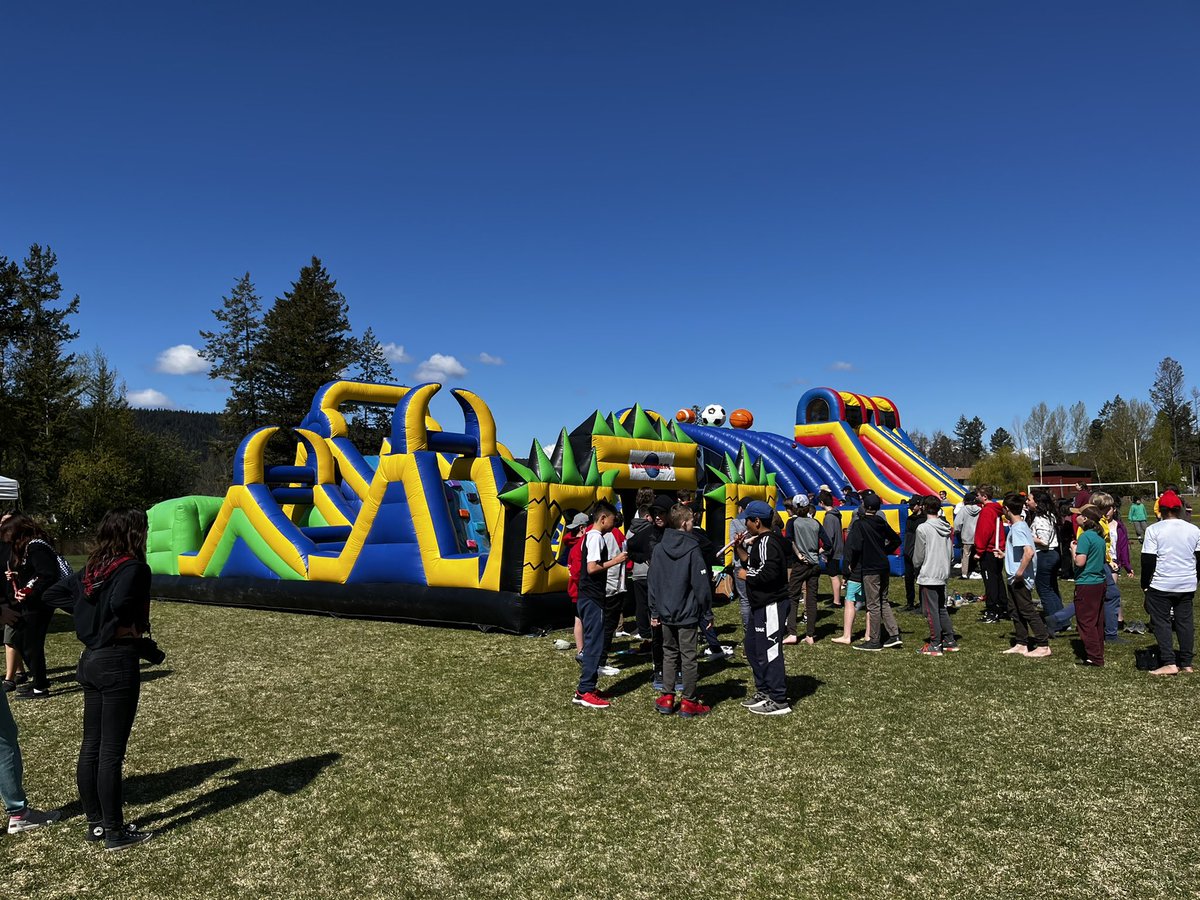 TessRileyVP's tweet photo. Canada Day in May! Thanks to @rylar66 for all the hard work organizing this so our kids and community can reconnect. So much fun all around ☀️ #lcsslearns https://t.co/lO53CHFqu3
