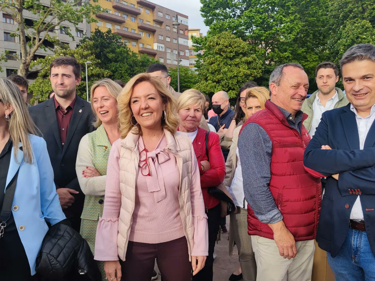 TereMalladaPP's tweet photo. 🥮Disfrutando en buena compañía de los quesos asturianos, una de nuestras grandes joyas gastronómicas, en la XL
Feria del Queso y el Vino de #Avilés.

Un buen escaparate para nuestros productos agroalimentarios, pero debemos también apoyar desde el origen, defendiendo al campo. https://t.co/Bpl4aQ3EXE