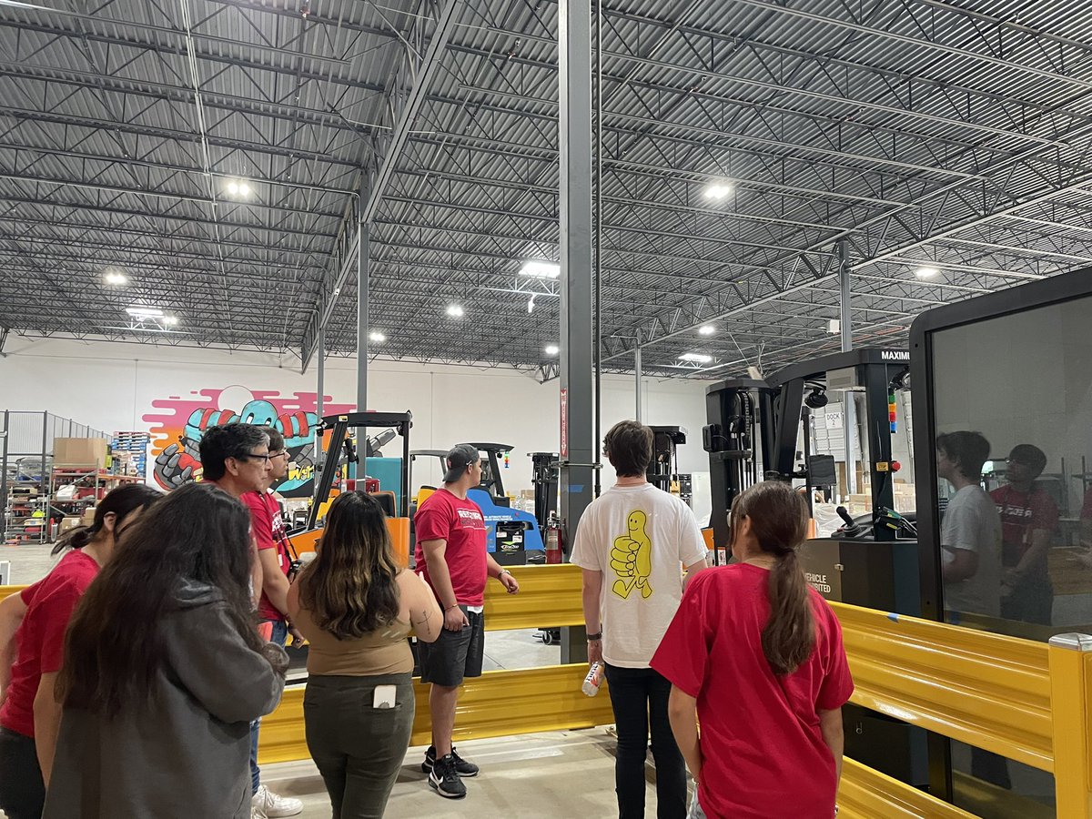 RedBIRDRoboticx's tweet photo. Big Thanks and a Shoutout to @foxroboticsinc for showing us around and talking to us about all of the cool things you all do. #DVISD_Robotics @DVISD_EdTech @DVISD_DVHS @DVISD_CTE https://t.co/tkJXHTZaoo