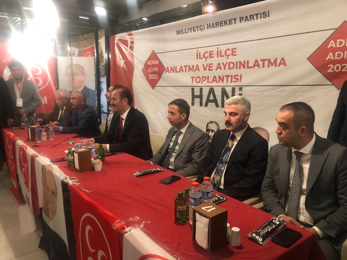TmrOsmanagaoglu's tweet photo. 2. Saat 22.00 olmasına rağmen, bu saate kadar bizleri bekleyen ve büyük bir hasretle bağrına basan Hanili hemşerilerimizle kucaklaştık. Davetimize icabet eden Muhtarlarımıza, STK Temsilcilerimize ve Hanili vatandaşlarımıza teşekkür ediyorum. https://t.co/cerbXR3e5W