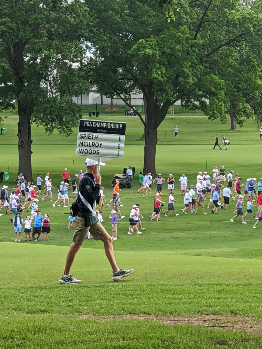 pryorreads's tweet photo. Thanks @TessMaune for the story on this kid... Glad I got a photo. #PGAChamp https://t.co/TtiFA5fJ0V