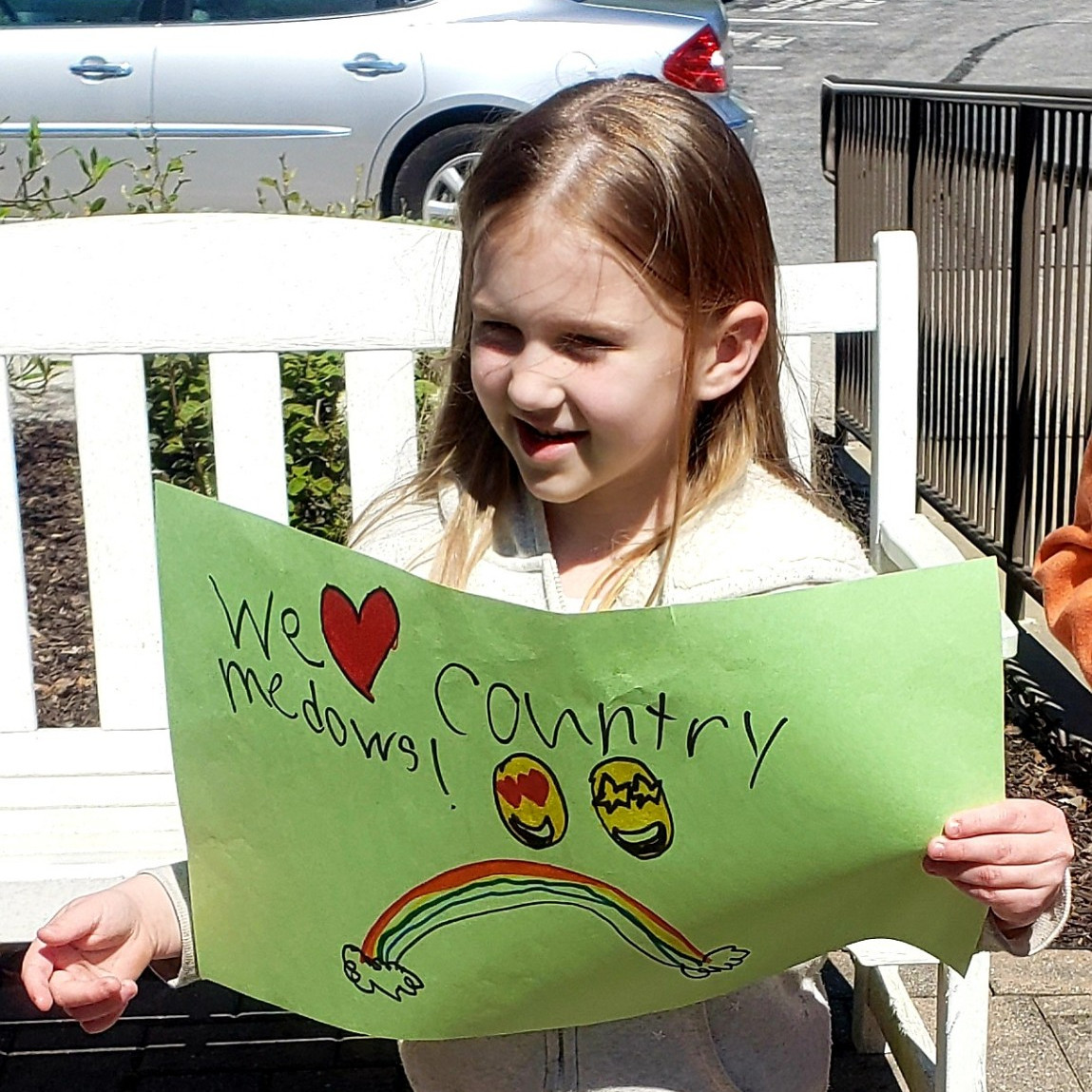 CountryMeadows's tweet photo. Intergenerational friendships are so important to both generations. Our York-West campus residents had donated books to Wallace Elementary, and to show their gratitude, the students returned to campus with handmade posters and songs.
#friendships #WallaceElementary #reading https://t.co/TZ8l1n8nAk