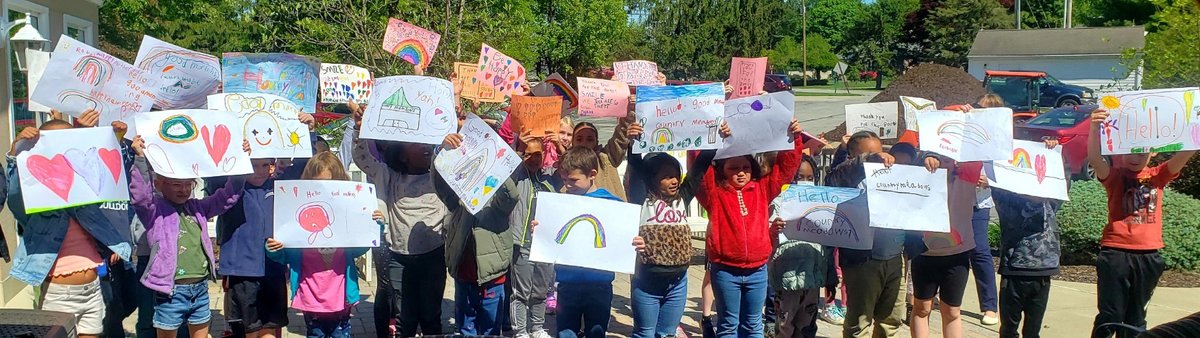 CountryMeadows's tweet photo. Intergenerational friendships are so important to both generations. Our York-West campus residents had donated books to Wallace Elementary, and to show their gratitude, the students returned to campus with handmade posters and songs.
#friendships #WallaceElementary #reading https://t.co/TZ8l1n8nAk