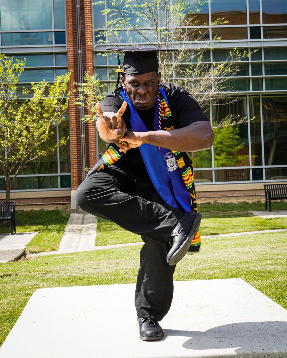 RellThePoet's tweet photo. (FA16) was my first semester in PGCC๐ฆ
(FA19) was my first semester in Frostburg State ๐พ
(SPR22) is where I received my degree
Thank you to those who held me down and kept me motivated during those long nights. Rambo Out๐โ๐พ
#Classof2022
#graduation2022
#masscommMajor๐ฅ https://t.co/qQln1cj3GC