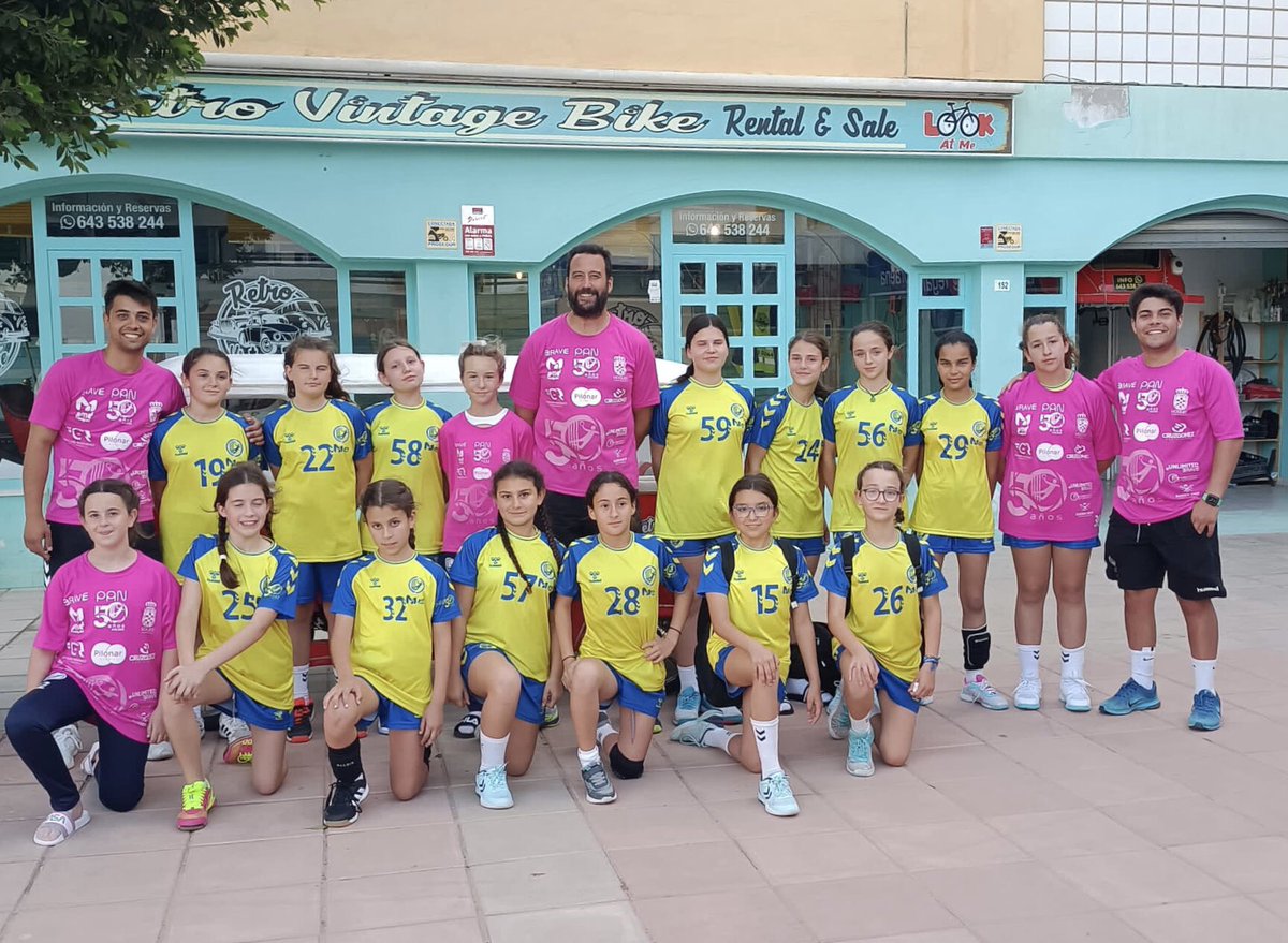CBMPAN's tweet photo. 🟢 RESULTADO ALEVÍN FEMENINO | CAMPEONATO DE ANDALUCÍA 

FISIOfortem PAN Moguer 12 🆚 Córdoba Balonmano 14

💛💙 #EscuelaBalonmanoPAN #moguereselpan #cadeba22 https://t.co/2Og7cLJlKE