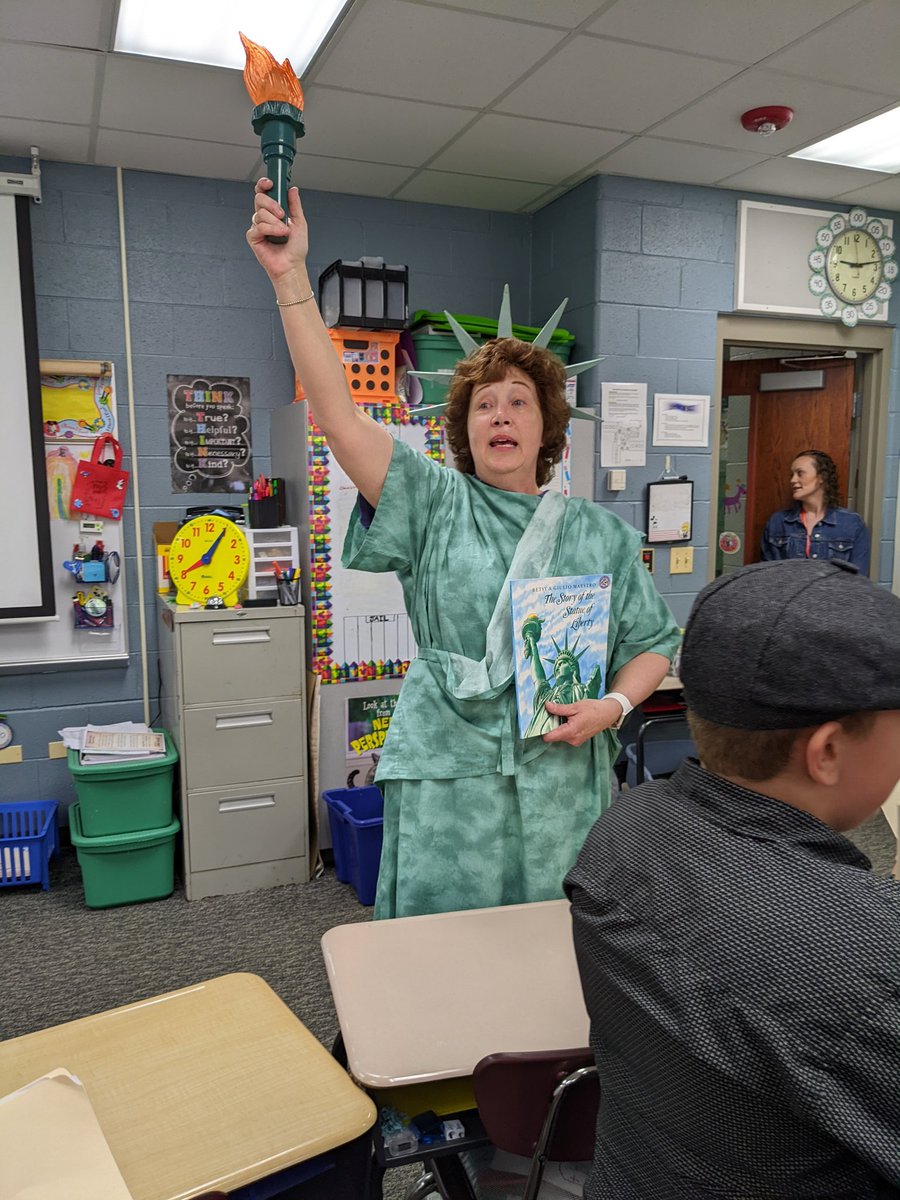 Mrs. Holm tweet media