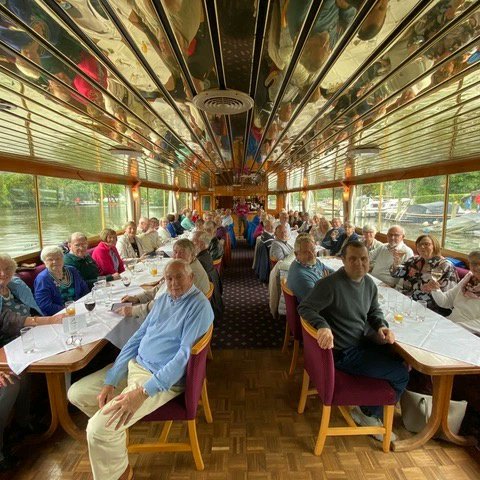 RotaryReadingME's tweet image. A grand day out! Having a lovely social &amp;amp; President's lunch in Henley on Thames. We're lucky the sun came out to accompany the great food &amp;amp; great company.
If you're interested in supporting your community with us, please email us: rotaryreadingme@gmail.com.
@HobbsofHenley #rdguk