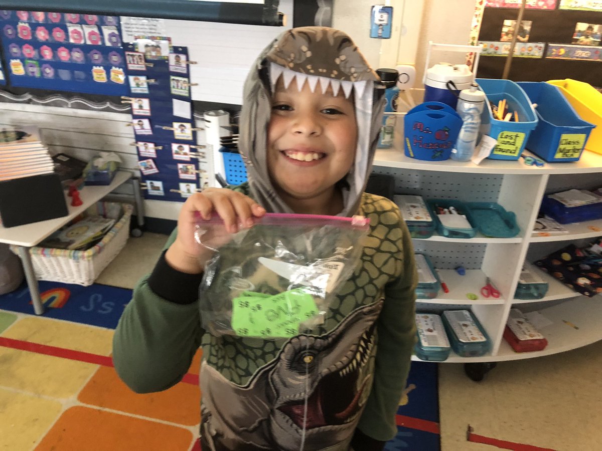 stefniehancock's tweet photo. Starbooks Cafe was a huge hit for Math! Using “Hancock Bucks” for treats while reviewing how to count money, make change, and even deciding how much to spend or save while we chill and read at The cafe💚✅💵💰#ClassStore #FinancialLiteracy @AHISD @Cambridge_AH https://t.co/v3alb3wY6O