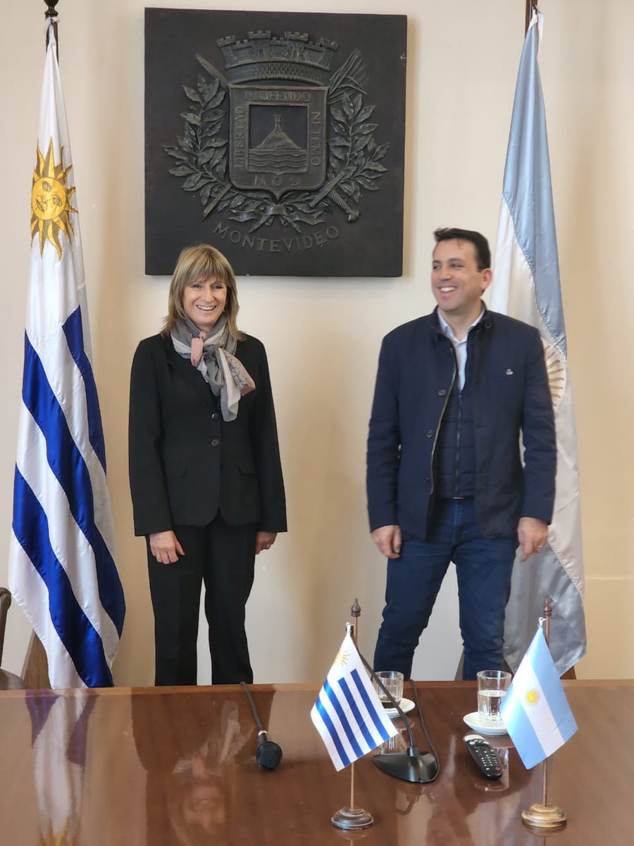 TadeoGZ's tweet photo. Compartiendo experiencias de gestión y trabajo en red de Mercociudades con @olga_otegui . Cooperación para innovar en gestión pública. 
#ODS #mercociudades https://t.co/oFiy1qnYdW