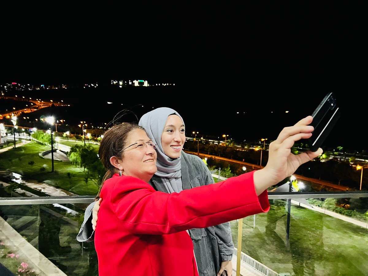 Milletvekillerimiz <a href="/RumeysaKadak/">Rumeysa Kadak</a> ve @seyhmusdincel47, Büyükşehir Belediye Başkanımız <a href="/zabeyazgul/">Zeynel Abidin BEYAZGÜL</a>, İl Başkanımız <a href="/abdkirikci/">Abdurrahman KIRIKÇI</a>, Halliliye Bld Başkanımız <a href="/mcanpolatnet/">Mehmet CANPOLAT 🇹🇷</a> ve Çevre Şehir ve Kültür Başkanımız <a href="/Av_izol/">Av.Arb.Serdar İZOL 🇹🇷</a> ile birlikte, kıymetli gençlerimizle bir aradayız. <a href="/RTErdogan/">Recep Tayyip Erdoğan</a> <a href="/Akparti/">AK Parti</a>