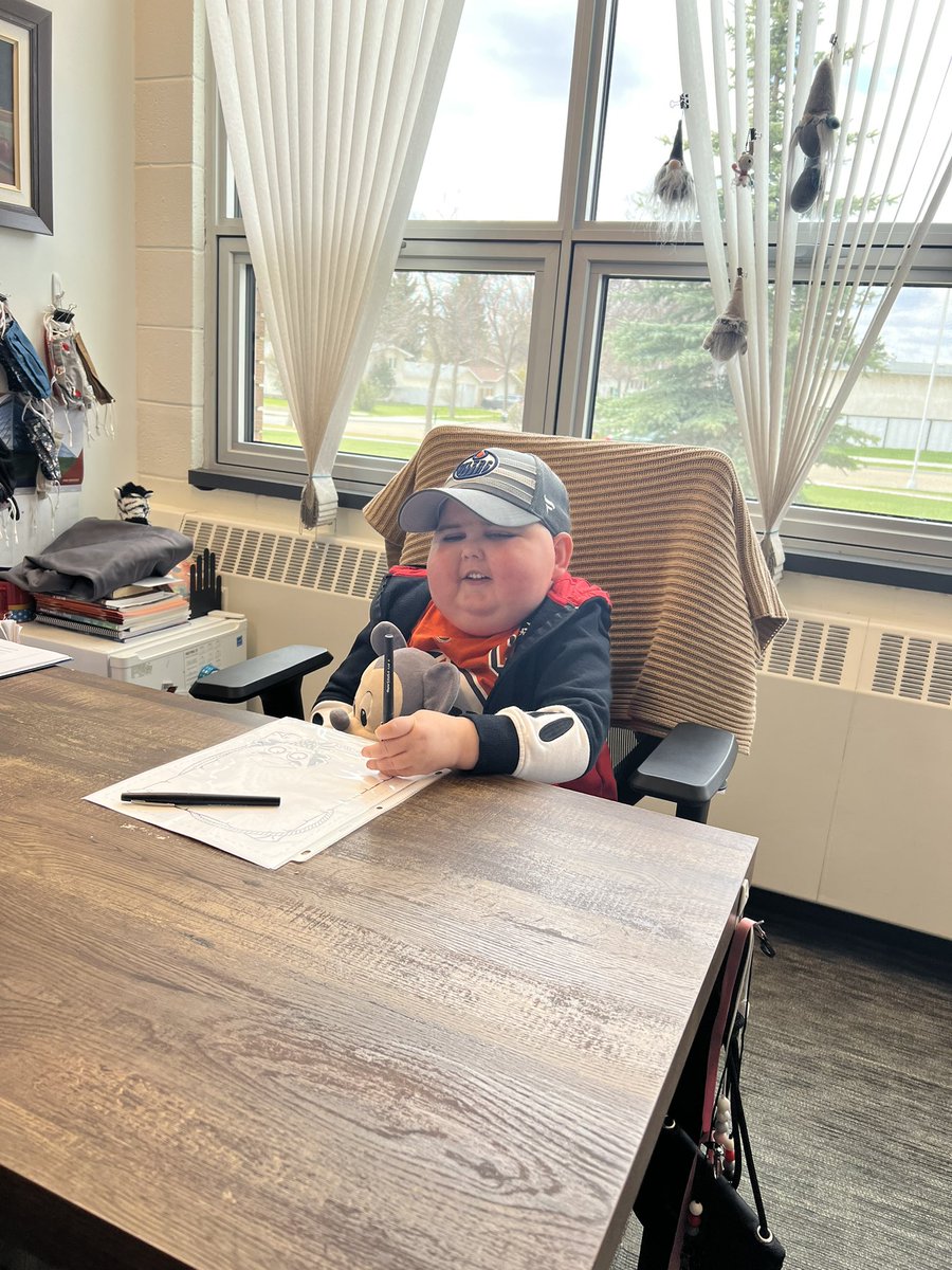 SusanAnderson15's tweet photo. Introducing Principal Ben Stelter! Go OILERS Go!! @EdmontonOilers @cmcdavid97 @m_dan25 @ronald_harvey https://t.co/8GjOVviX8E