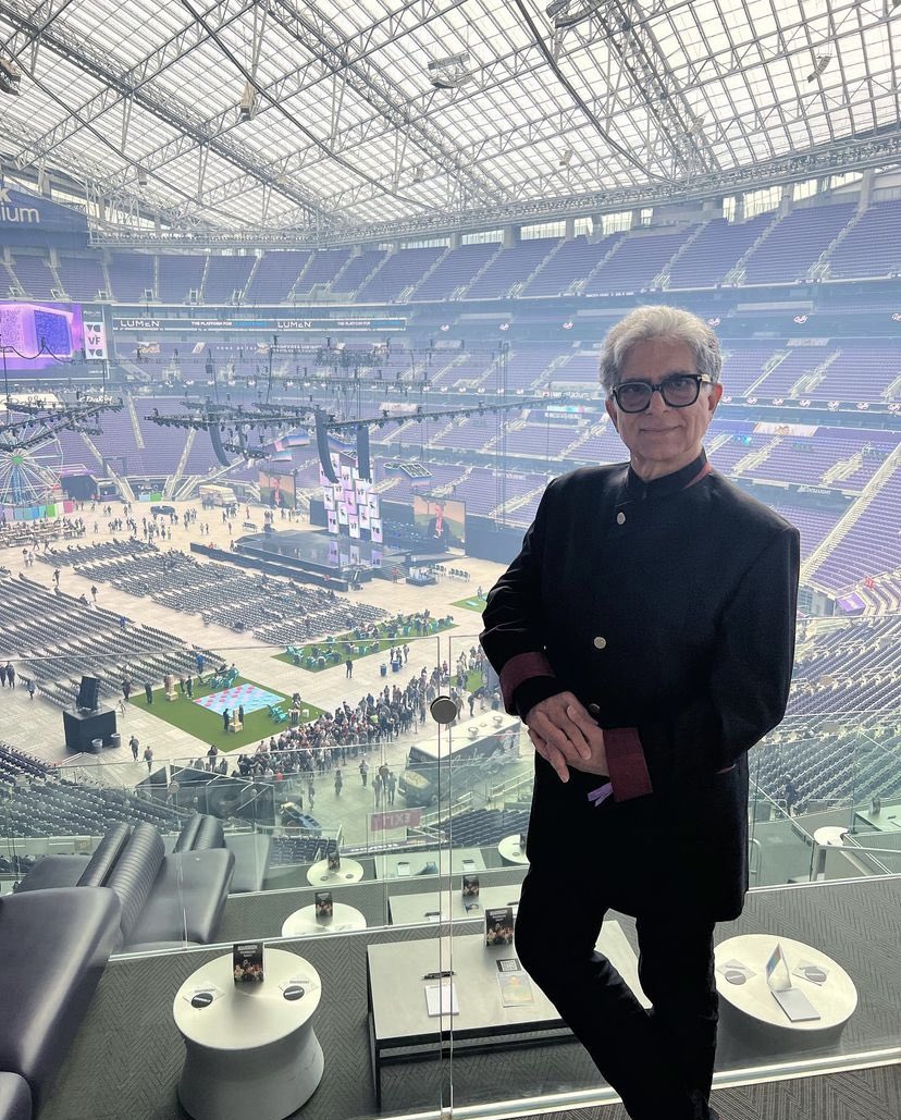 sevaislove's tweet photo. Join our co-founder @deepakchopra live from #VeeCon today at 4:30PM CDT as he shares on Leadership, #NFTsforGood, @MetaSeva and the new #METAVERSE FOR METAHUMANS 🪬

We can’t wait to see you there! 💜

#sevalove #metahuman #veecon #nft #nfts #nftart #web3  #wellbeing #tech https://t.co/AXxTMuwZVy