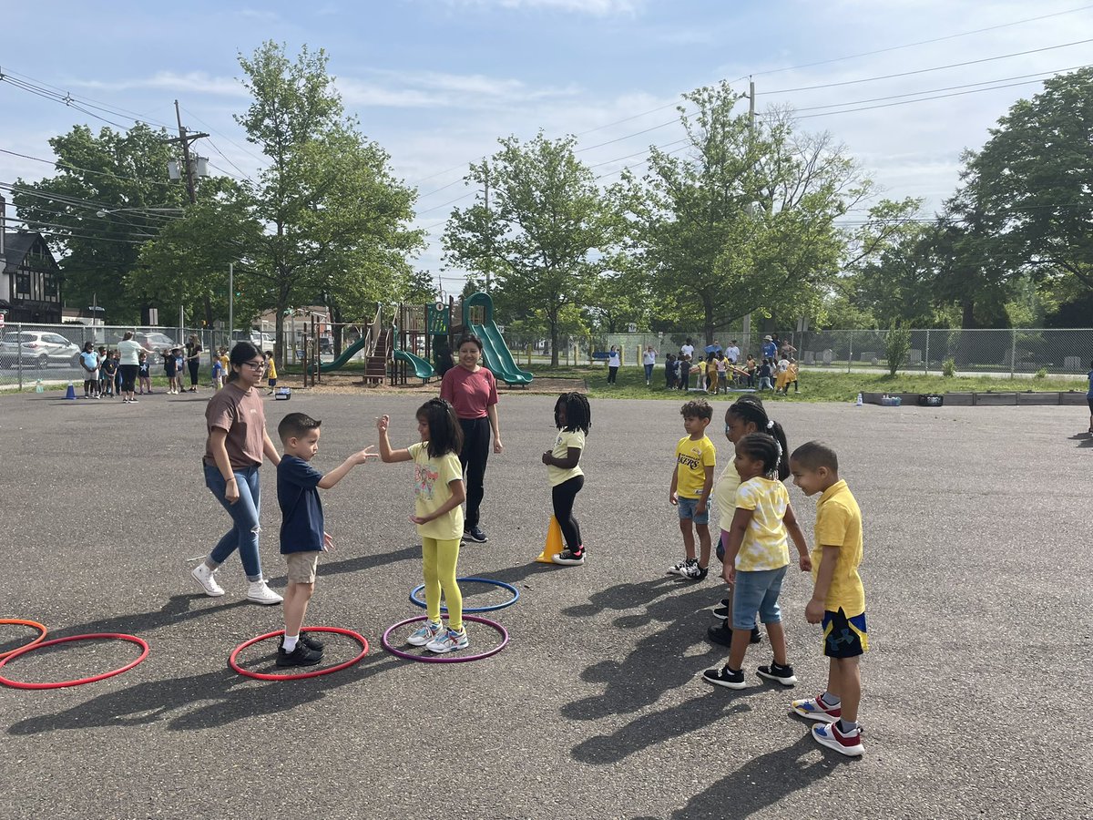 future_nhs's tweet photo. Had a great time at Greenwood’s field day. Great job as always, Northstars! @HTSD_Greenwood @WeAreHTSD @guidancenorth1 @HTSD_Nottingham https://t.co/ZhDfVZlDhT