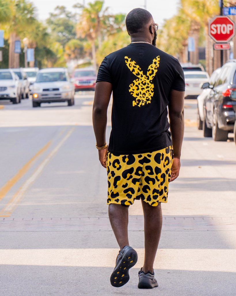 Zoeboi's tweet photo. Sack summer has officially kicked off with our first set sackboy available in colors orange and yellow☀️🌴 🐇👯‍♀️💛🧡retweet for a chance to get a free pair 
https://t.co/iwz2axZ2yb https://t.co/4Z3hVMaV7y
